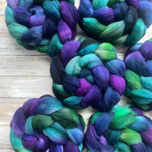 Load image into Gallery viewer, Domestic Targhee Combed Top - &quot;Free Flow&quot; - US Grown Hand Dyed Spinning Fiber - Soft Fiber for Spinning
