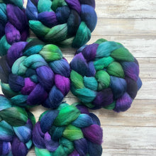 Load image into Gallery viewer, Domestic Targhee Combed Top - &quot;Free Flow&quot; - US Grown Hand Dyed Spinning Fiber - Soft Fiber for Spinning
