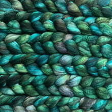 Load image into Gallery viewer, Juniper - Mixed Blue Faced Leicester BFL Hand Dyed Combed Top - Spinning Fiber - 26 Micron - BFL for Spinning - Wool Roving
