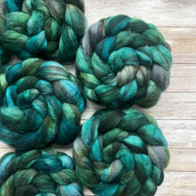 Load image into Gallery viewer, Juniper - Mixed Blue Faced Leicester BFL Hand Dyed Combed Top - Spinning Fiber - 26 Micron - BFL for Spinning - Wool Roving
