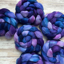 Load image into Gallery viewer, Eider Hand Dyed Combed Top - &quot;Transitory&quot; - Spinning Fiber - Fiber for Spinning Socks - Rare Breed Wool Roving for Felting Weaving
