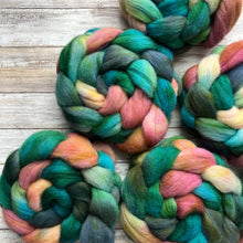 Load image into Gallery viewer, Eider Hand Dyed Combed Top - &quot;Spritely&quot; - Spinning Fiber - Fiber for Spinning Socks - Rare Breed Wool Roving for Felting Weaving
